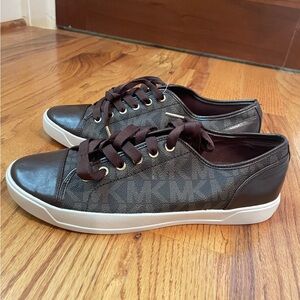 Michael kors brown monogram sneakers Nwt